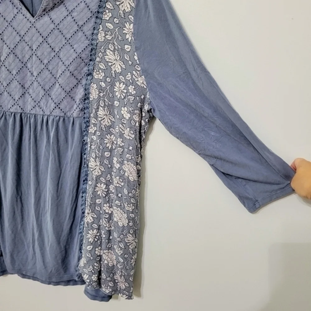 Chico's Dusty Cornflower Blue Mixed Media Floral Eyelet Empire Waist Tunic Top L